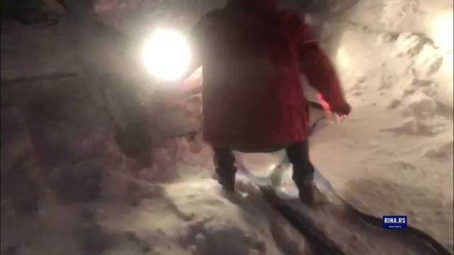 Drama about Golija, pulling passengers out of the snow rubble (VIDEO)