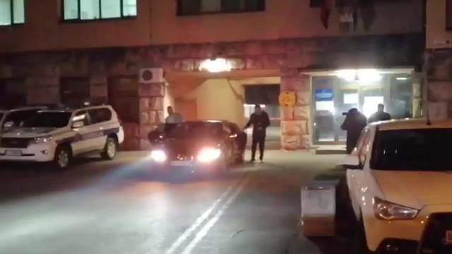 LEČIĆ POSLE VIŠE OD 7 SATI IZAŠAO IZ POLICIJE Glumac dao iskaz zbog optužbi za silovanje, nije rekao ni reč, seo u taksi i otišao