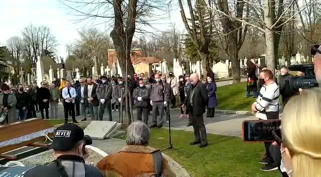MORA DA TI MAHNEM U IME JDP: Irfan Mensur održao potresan govor na Vlastinoj sahrani, pa ispričao anegtotu koja je sve RASTUŽILA
