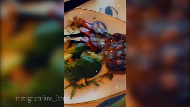 BAHATO DA NEMA DALJE! Ana Korać izvela PSA u ekskluzivni restoran: Za sebe BIFTEK, a njemu belo grilovano (VIDEO)