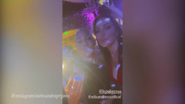 BRENA I SAŠA POPOVIĆ OKUPILI ESTRADU ZBOG PRODAJE GRANDA! Boba Kiti muziku, a Prijovićka najveselija!