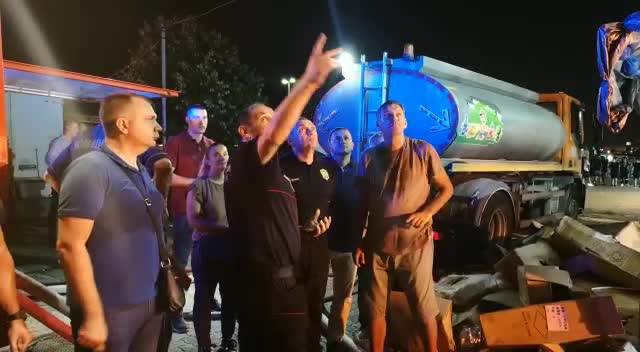 ALEKSANDAR VULIN STIGAO U BLOK 70: Ministar policije sa vatrogascima