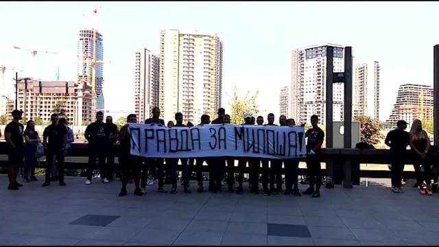 IZRICANJE PRESUDE NEĐELJKU ĐUROVIĆU: Okupljeni drugovi ubijenog Miloša došli ispred Palate pravde da pruže podršku (VIDEO)