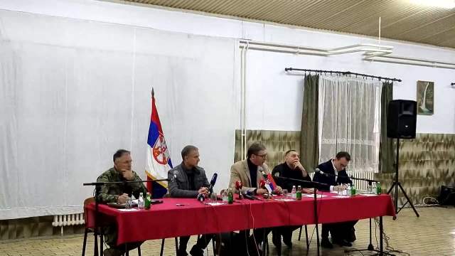 PREDSEDNIK SRBIJE U KASARNI U RAŠKI, POČEO SASTANAK: Obišao jedinice vojske i Žandarmerije, sastanak sa Srbima sa KiM u toku