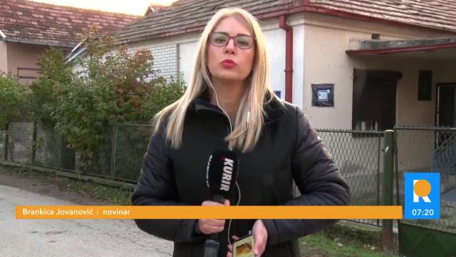 JUTRO POSLE HAPŠENJA OSUMNJIČENOG ZA UBISTVO ĐOKIĆA: Kurir televizija ispred kuće Gorana Džonića, u selu muk
