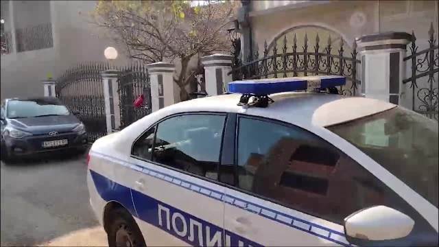 OPSADNO STANJE PONOVO U MORAVCU: Policija ispred kuće uhapšenog Džonića