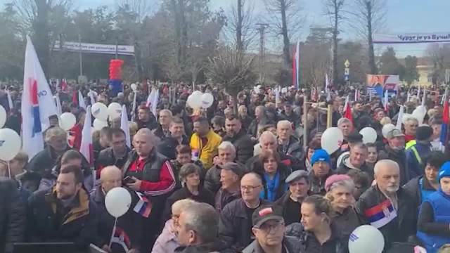 Građani Čuruga dočekali Aleksandra Vučića