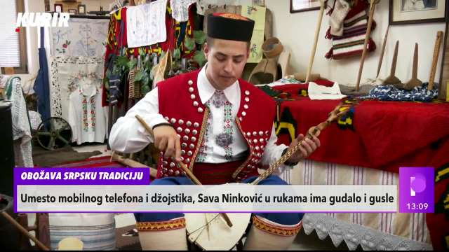 PONOS SRBIJE Sava Ninković (14) umesto da igra igrice SVIRA GUSLE: Njegovi idoli su Njegoš i kralj Nikola SRPSKU NOŠNJU NE SKIDA