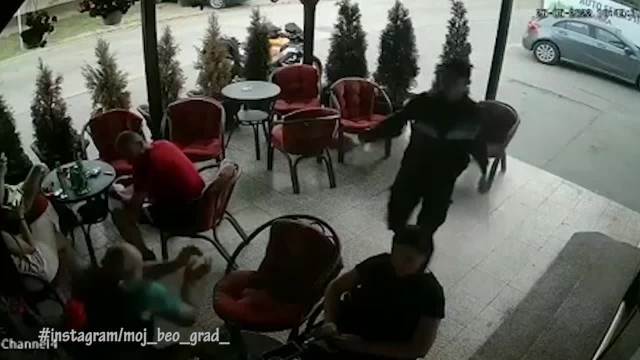 Trenutak bombaškog napada u Inđiji