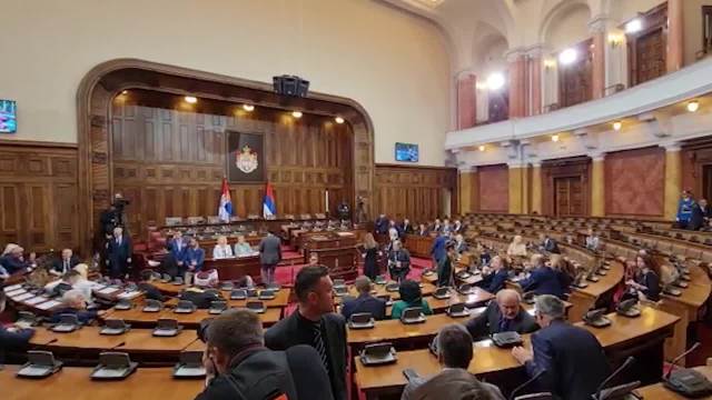 Poslanici se okupili pred polaganje zakletve