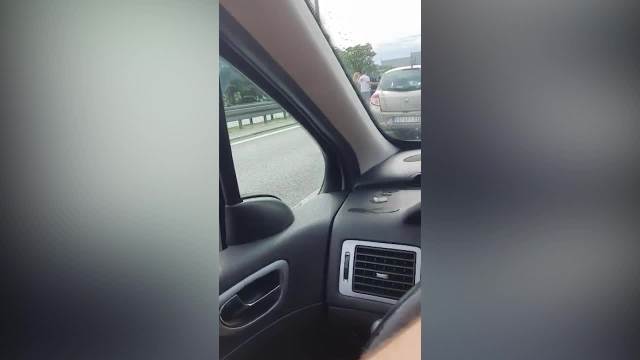 SAOBRAĆAJKA NA AUTO-PUTU U BEOGRADU: U sudaru povređen vozać skutera prevezen u bolnicu