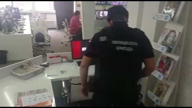 POLICIJA PRETRESA REDAKCIJU KURIRA Ponovo dojava o bombi u zgradi naše medijske kuće
