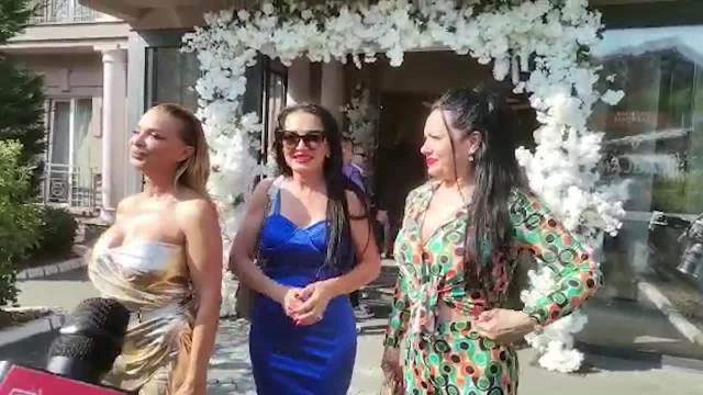 POLA ESTRADE NA SVADBI ĐANIJEVOG SINA: Goca Božinovska i Zlata Petrović stigle prve, tu su i ONI, a ovaj POKLON svi nose! (VIDEO)
