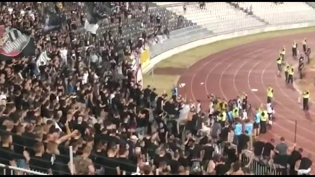 Navijači terali igrače Partizana da viču protiv uprave