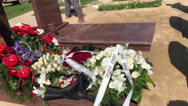SAHRANJEN ŠKALJARAC VLAOVIĆ UBIJEN NA PAGU: U grobnicu na Novom bežanijskom groblju ispraćen crvenim cvetovima