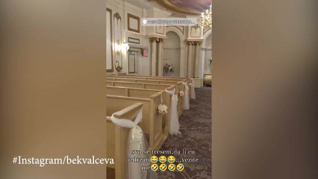 Nataša Bekvalac u kapeli za venčanje u Americi