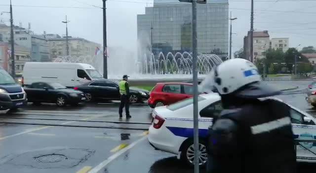 Veliki broj pripadnika policije na Slaviji