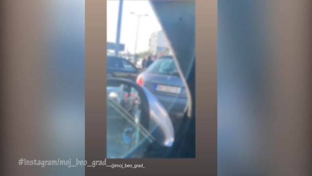 Haos na Autokomandi, vozači napali policajca