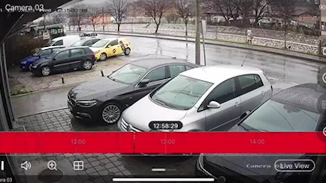 CCTV - Napao nožem policijskog službenika pa pobegao sa lica mesta