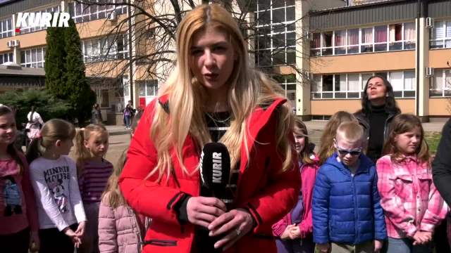 Đaci posadili sadnice crnog bora pa otpevali pesmu