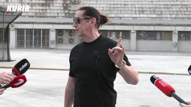 TEŠKO MI JE DA PEVAM PESME POKOJNOG BRATA, ALI MI JE PUNO SRCE Jašar Ahmedovski peva na Tašmajdanu u Ipčetovu čast