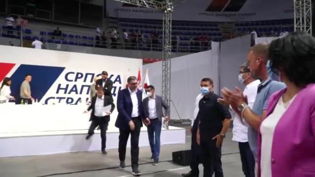 ŽIVELA SRBIJA: Vučić ispraćen aplauzom sa skupa SNS u Nišu